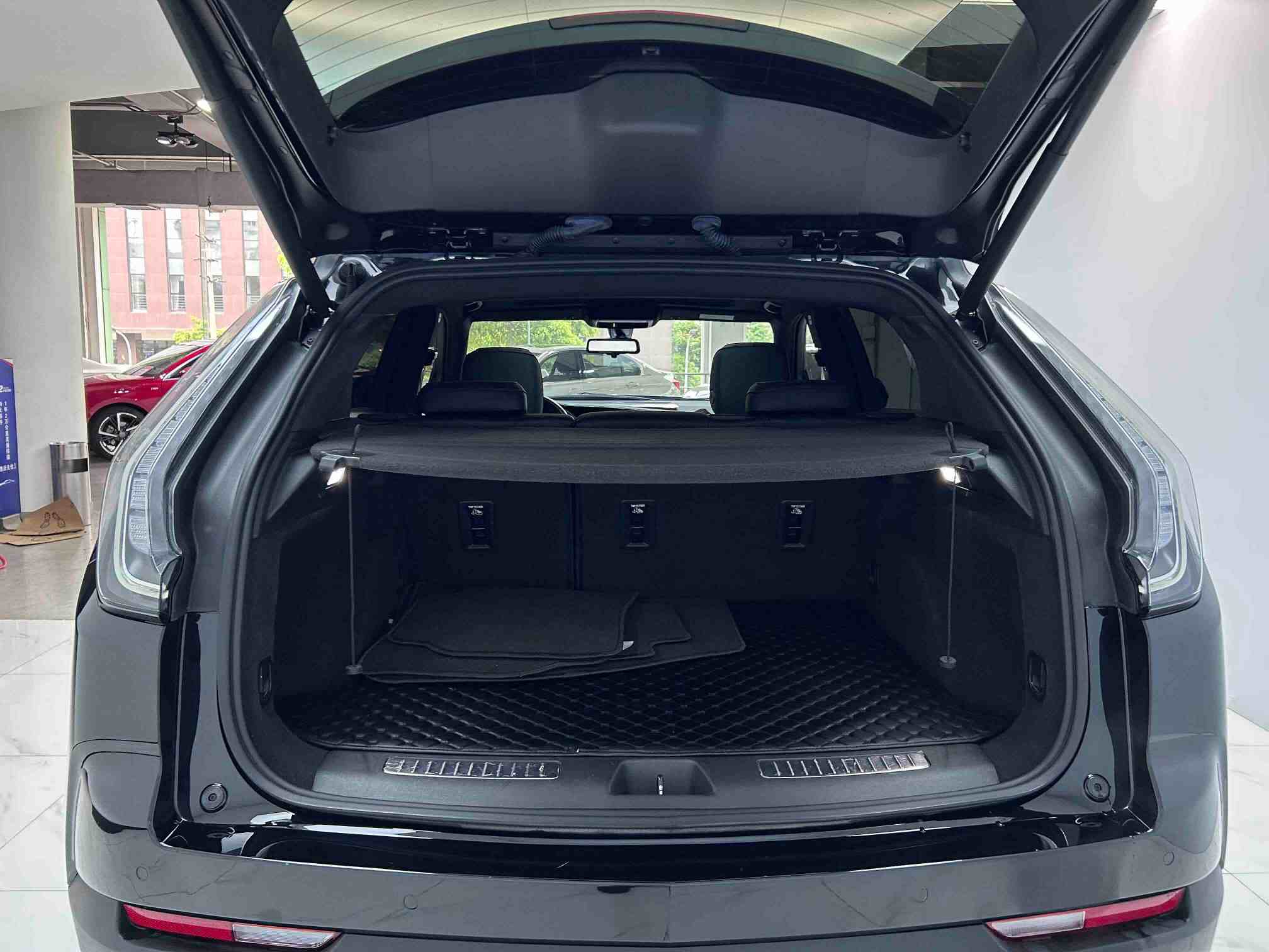 2018 Cadillac XT4 28T 2WD Luxury Sport
