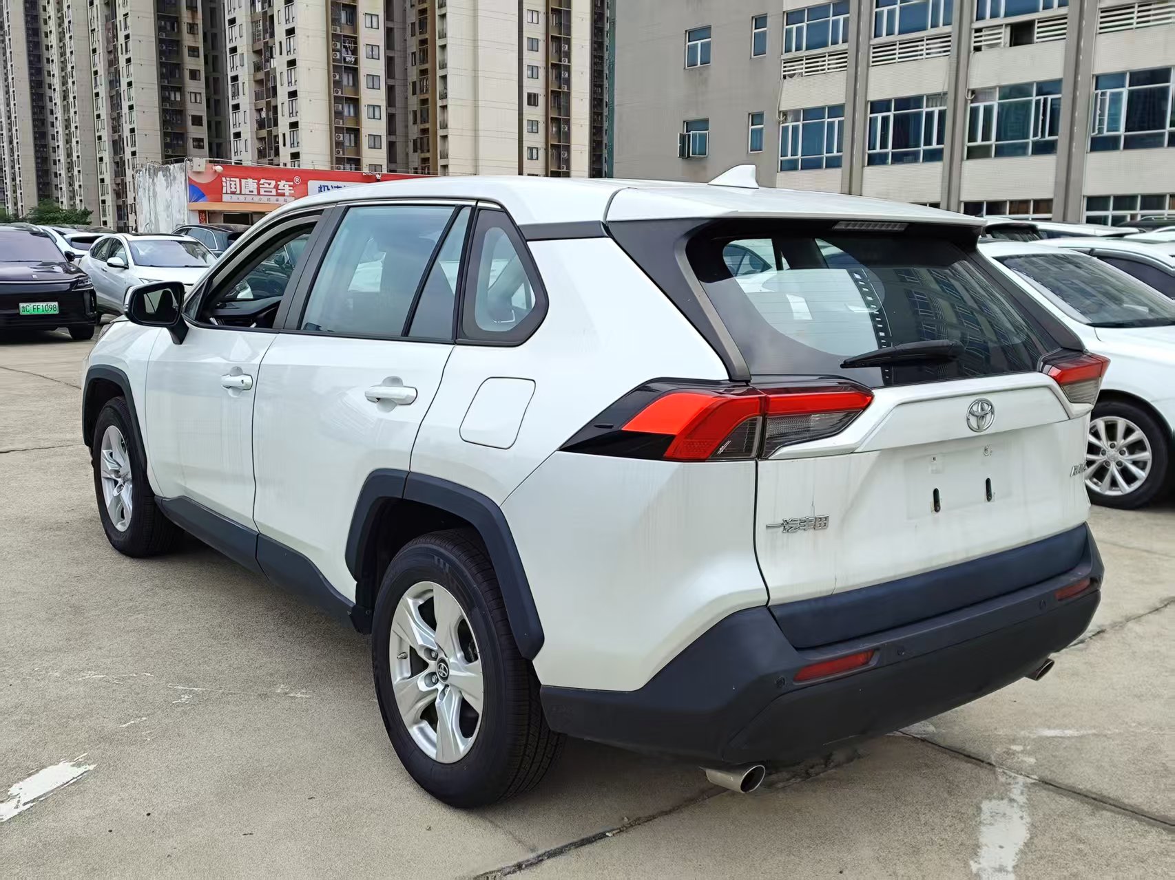 Toyota RAV4 2021 2.0L CVT 2WD Urban Trim