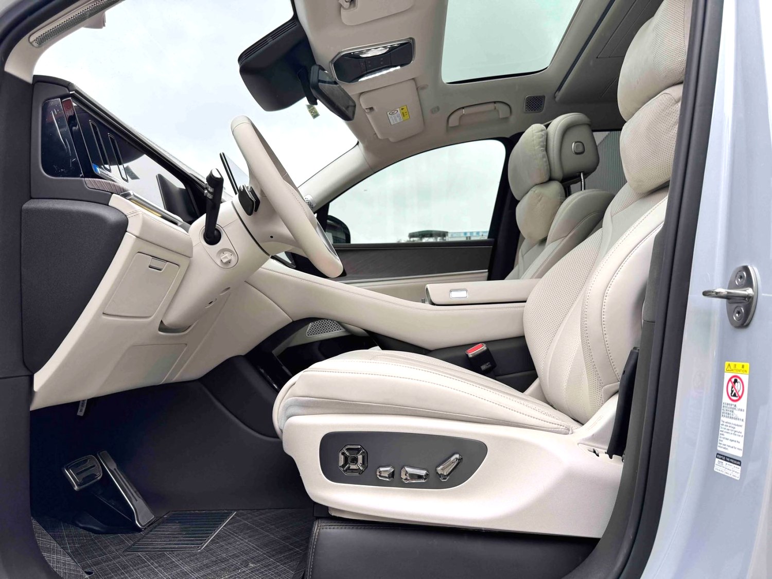 2025 Denza N9 2.0T CVT 1300 Flagship Automatic