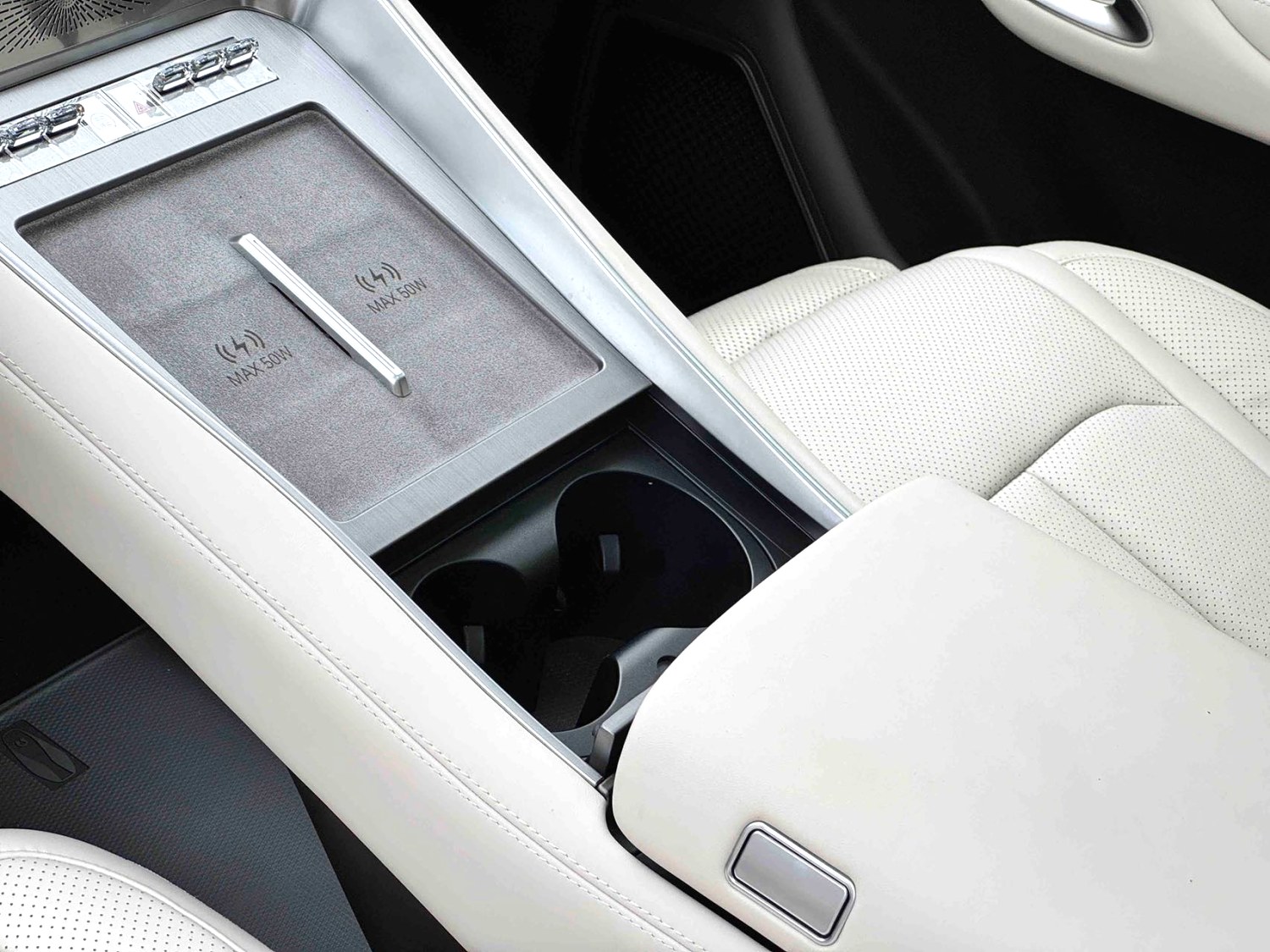 2025 Denza N9 2.0T CVT 1300 Flagship Automatic